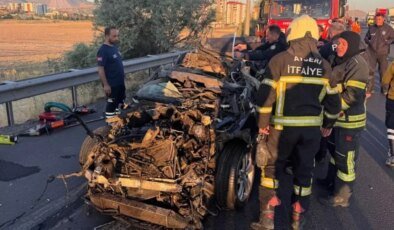 Lüks araç hurdaya döndü, sürücü feci şekilde can verdi