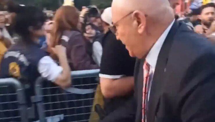 Mahmut Tanal bildiğiniz gibi! Polis barikatlarını böyle yıkıp geçti