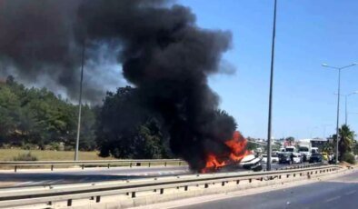 Manavgat’ta Otomobil Alev Aldı: İki Yaralı