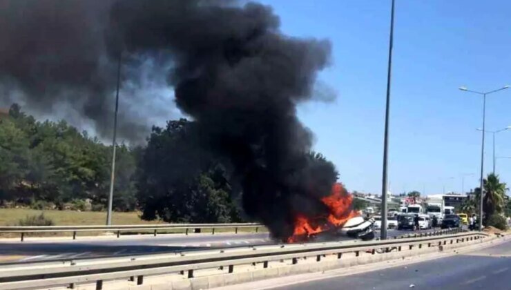 Manavgat’ta Otomobil Alev Aldı: İki Yaralı