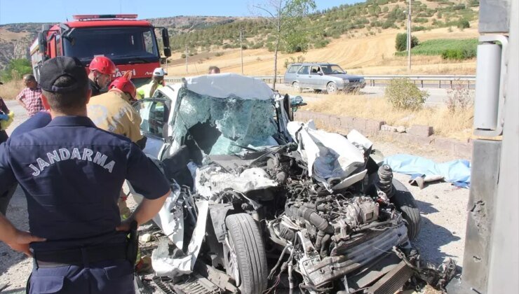 Manisa’da Feci Kaza: Baba ve 3 Çocuğu Hayatını Kaybetti