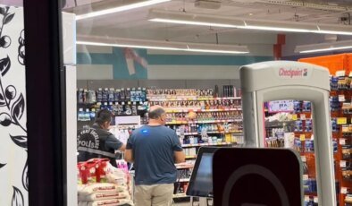 Markette "Sen sapık mısın?" diyen kadını ve 14 yaşındaki kızı vurdu
