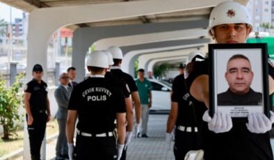 Mersin’de görevi başında kalp krizi geçiren polis hayatını kaybetti