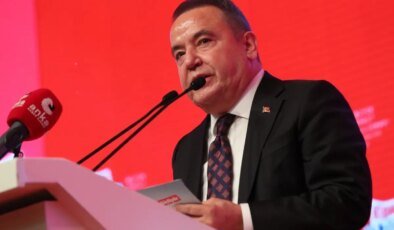 Muhittin Böcek: Bir tane ev için kimseye minnet edecek durumda değilim