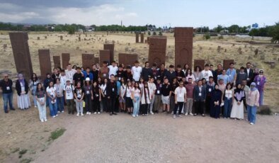 Öğrenciler Ahlat’tan Döndü: Tarih Bilinci ve Kültürel Farkındalık Projesi