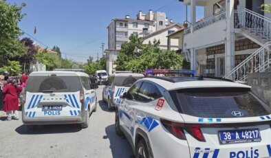 Önce üvey kızını vurdu sonra kendi başına sıktı