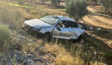 Otomobil zeytinlikte devrildi: 1 ölü, 4 yaralı