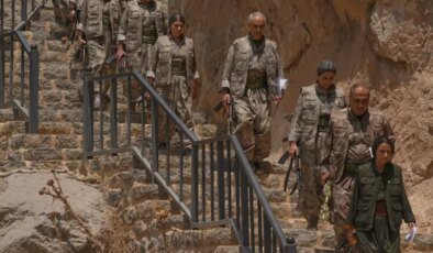 PKK’nın silahlarını imha edildiği törende kimler yar aldı? Bese Hozat da silahını yaktı