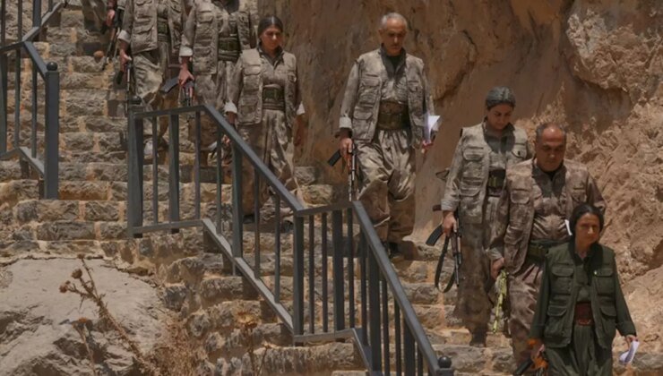 PKK’nın silahlarını imha edildiği törende kimler yar aldı? Bese Hozat da silahını yaktı