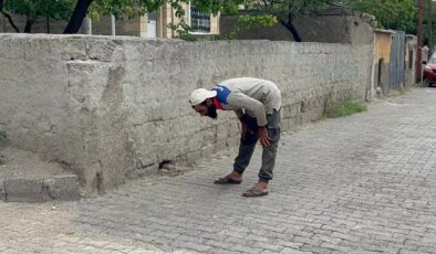 Polisi görünce namaza dursa da işe yaramadı