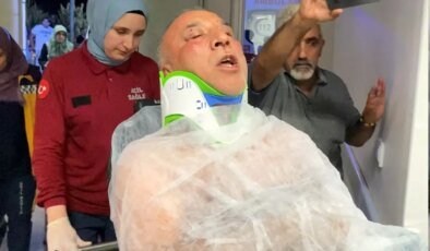 "Müziğin sesini kısın" diyen emekli polis memurunu darbedip bıçakladı