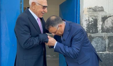 Rektör Ekrem Gürel, Öğretmeni İsmail Aras ile Duygusal Buluşma