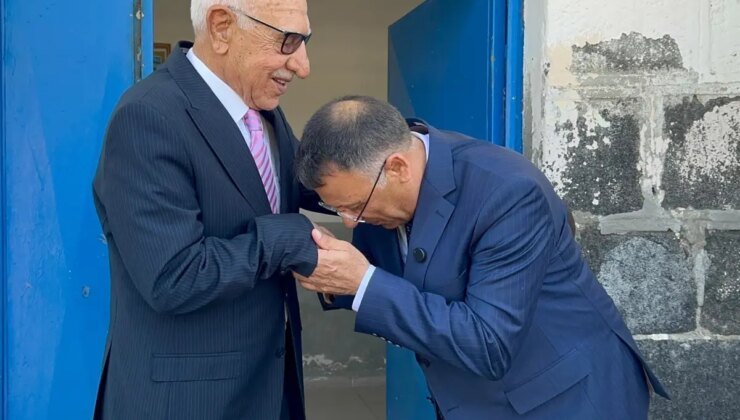 Rektör Ekrem Gürel, Öğretmeni İsmail Aras ile Duygusal Buluşma