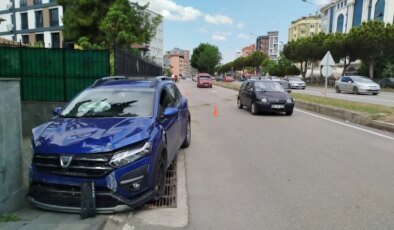 Samsun’da Otomobil Duvara Çarptı: Sürücü Yaralı