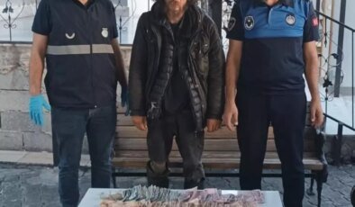 Şanlıurfa’da Zabıta Ekipleri 20 Bin Lira ile Yakalanan Suriyeli Dilenciyi Sınır Dışı Etti