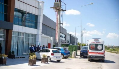 Serdivan’da İş Yerinin Asma Tavanı Çöktü, 3 Yaralı