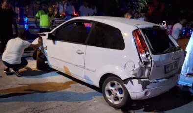 Siirt’te Park Halindeki Cipe Çarpan Otomobilde 5 Yaralı
