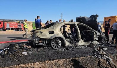 Siirt’te Yanan Otomobil Kullanılamaz Hale Geldi