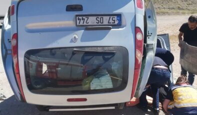 Sinop’ta Otomobil Devrildi: 3 Yaralı