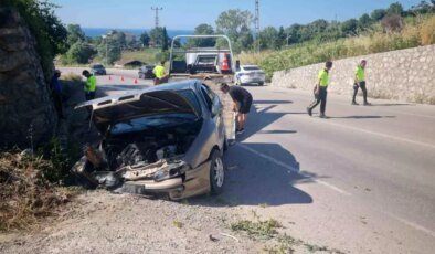 Sinop’ta Otomobil Duvara Çarptı: 1 Bebek de Dahil 3 Yaralı