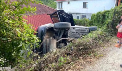 Sinop’ta Yabancı Plakalı Araç Ev Boşluğuna Düştü