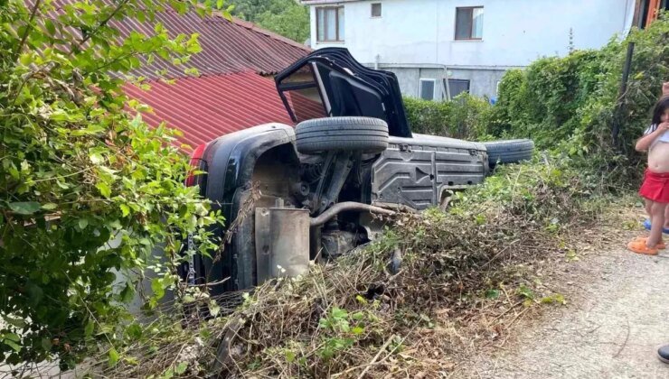 Sinop’ta Yabancı Plakalı Araç Ev Boşluğuna Düştü