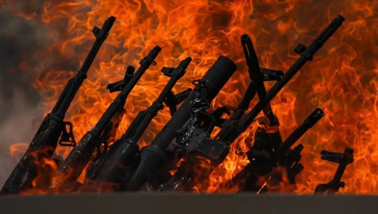 Tarihi gün! PKK silahları yaktı, işte ilk görüntüler
