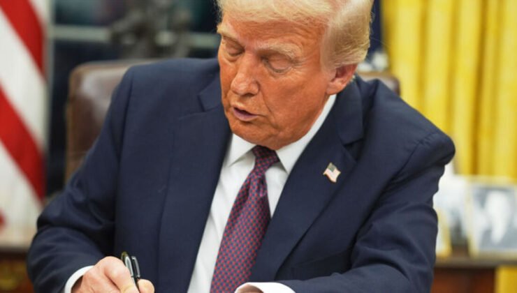 Trump, “GENIUS” tasarısını imzaladı