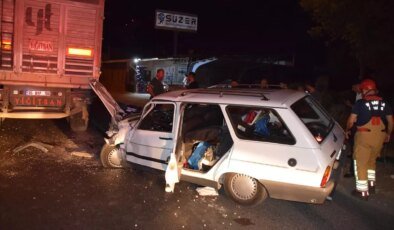 Turgutlu’da Otomobilin Tıra Çarpması Sonucu İki Yaralı