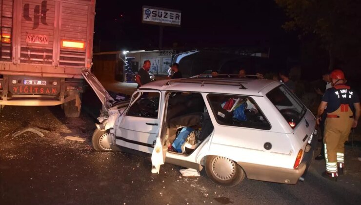 Turgutlu’da Otomobilin Tıra Çarpması Sonucu İki Yaralı