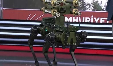 Türkiye’nin ilk füze atan robot köpeği canlı yayında tanıtıldı