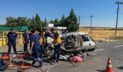 Uşak’ta Otomobil-Kamyon Çarpışması: Baba ve Kızı Hayatını Kaybetti