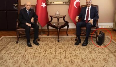 Yakın korumalarına bile emanet etmiyor! İşte İbrahim Kalın’ın yanından ayırmadığı çantanın sırrı
