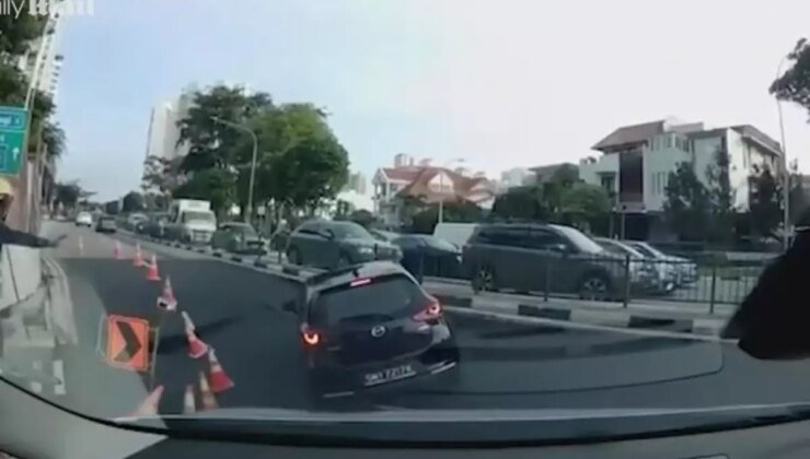 Yol çöktü! Araç dev çukura gömüldü, sürücü son anda kurtarıldı