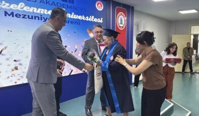 Zonguldak’ta 60+ Tazelenme Üniversitesi’nden İlk Mezunlar