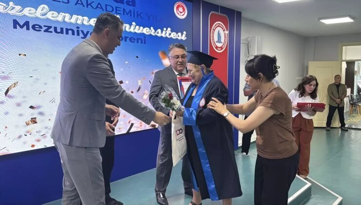Zonguldak’ta 60+ Tazelenme Üniversitesi’nden İlk Mezunlar