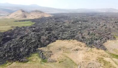 1855 yılında Tendürek Dağı’ndan akan lavların yuttuğu köyleri araştırıyorlar