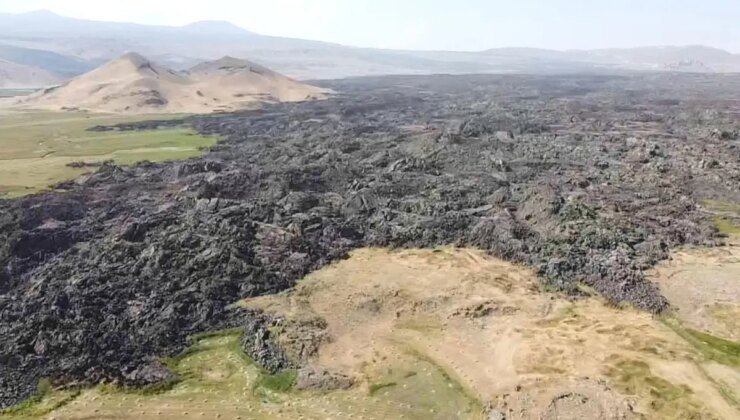 1855 yılında Tendürek Dağı’ndan akan lavların yuttuğu köyleri araştırıyorlar