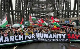Avustralya’da on binlerce kişi Filistin’e destek için Sydney Liman Köprüsü’nde yürüdü