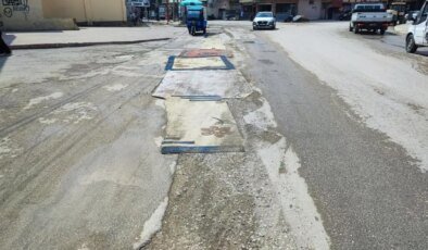 Belediyenin yapmadığı yola esnaftan ilginç çözüm