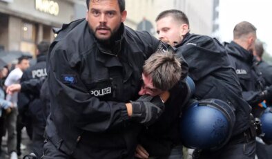 Berlin’de "İsrail" protestosuna polisten sert müdahale: 8 gözaltı
