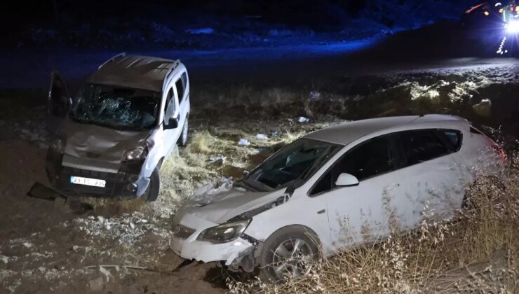 Bingöl karayolunda feci kaza: 4’ü ağır 9 yaralı