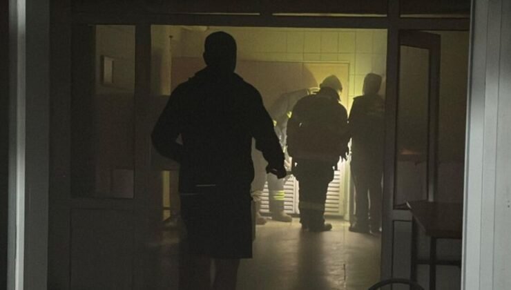 Eskişehir Büyükşehir Belediyesi binasında oluşan duman tahliye edildi