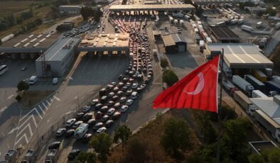 Gurbetçiler dönüş yoluna geçti, araç kuyruğunun sonu görünmedi