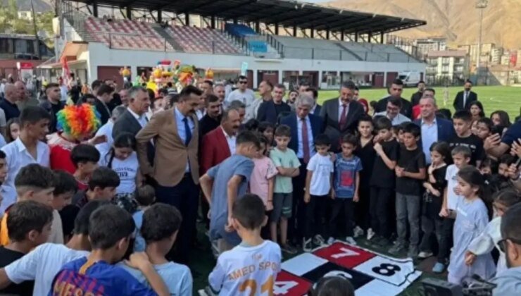 Hakkari’de ‘Bir Anadolu Şenliği’ coşkuyla başladı