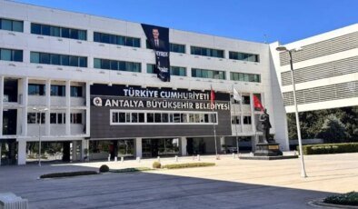 İBB’nin ardından bir operasyon da Antalya Büyükşehir Belediyesi’ne! 17 kişi gözaltına alındı