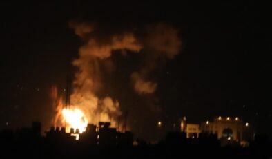 İsrail, Gazze’de Filistin Kızılayı’nı bombaladı