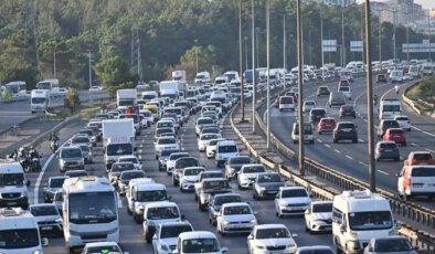 İstanbul’da pazar sabahı yoğun trafik! Birkaç dakikalık yol 40 dakikayı aştı