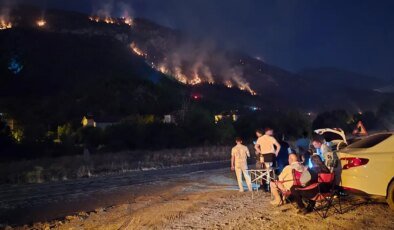 Karabük’te orman yangınını kamp sandalyesine yaslanıp izlediler