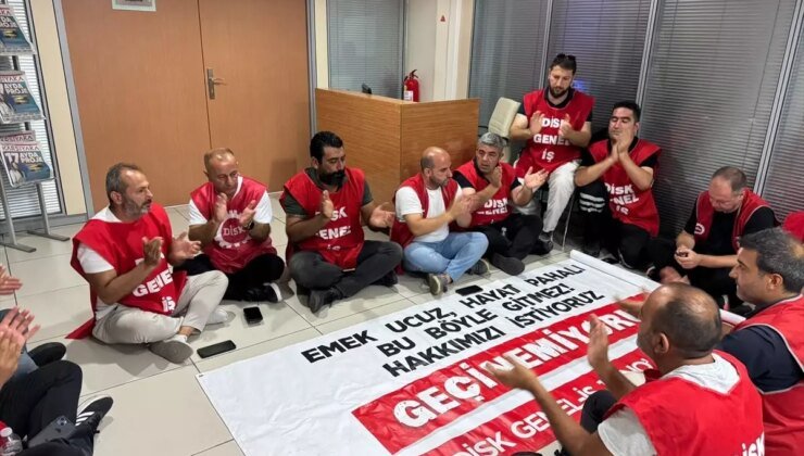 Karşıyaka Belediyesi işçileri, maaş alamadıkları gerekçesiyle eylem yaptı